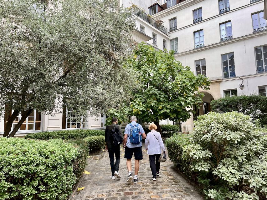 Paris: Guided Champagne & Food Tour in St-Germain-des-Pres - Stop by stop: how the tasting route builds your plate