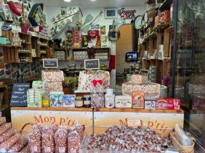 Paris: Guided Montmartre Walking Tour with Food & Wine - Sacré-Cœur Views and Place du Tertre Artist Stops
