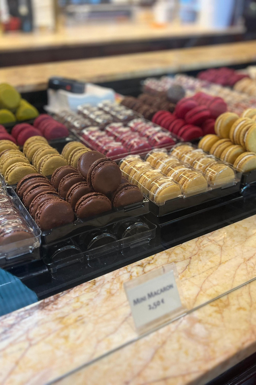 Paris: Guided Montmartre Walking Tour with Food & Wine - UTG EXPERIENCE and the Stories Behind the Streets