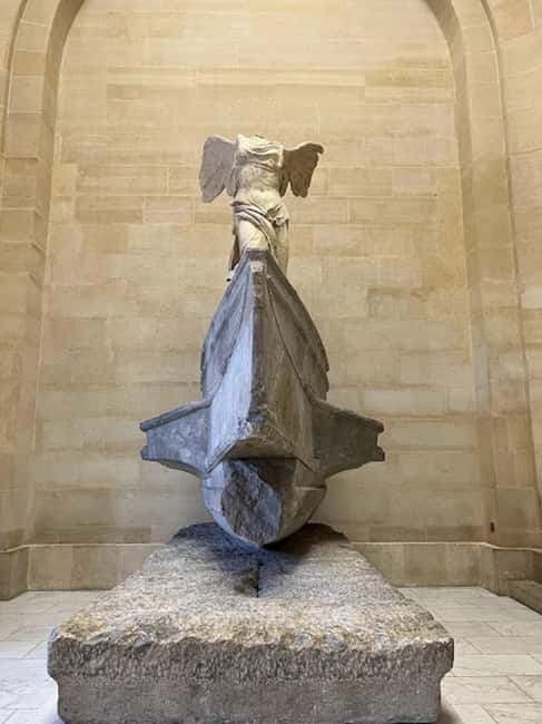 Paris: Guided tour in PORTUGUESE at the Louvre-semi-private - Your 2-hour highlight circuit: from Mona Lisa to Venus de Milo