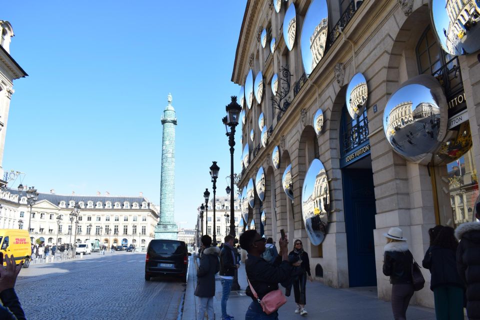 Paris : Highlights of Parisians' Paris guided tour - Palais-Royal atmosphere and the trick of staying classy