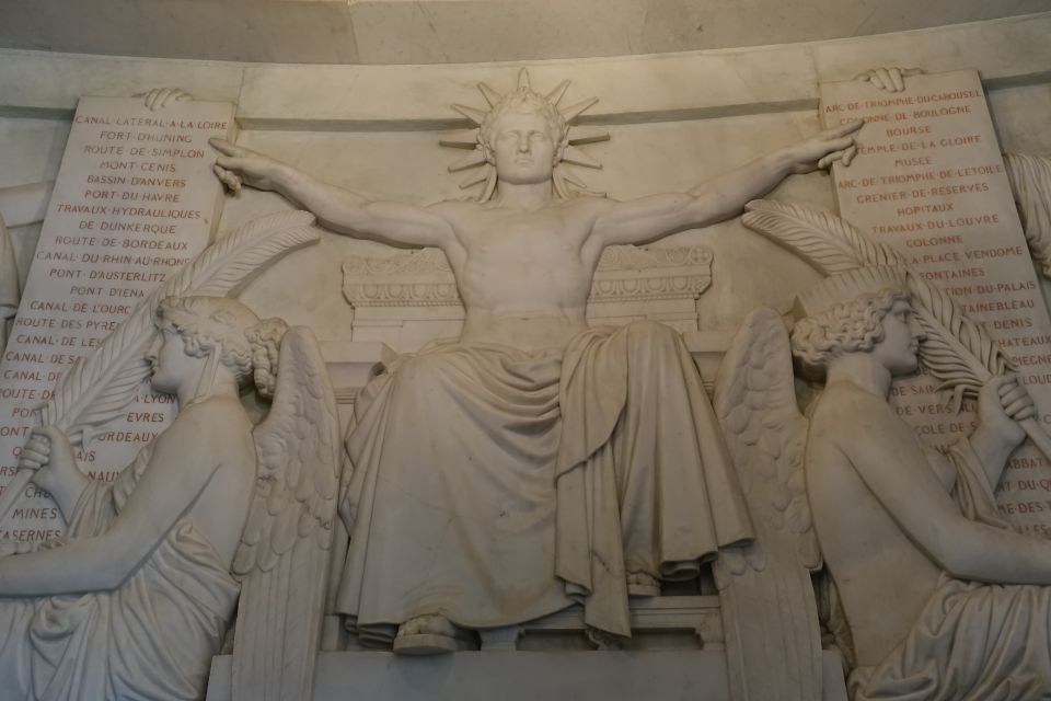 Paris: Invalides Dome - Skip-the-Line Guided Museum Tour - Louis XIV’s courtyard and cathedral: where the story starts