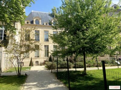 Paris: Jewish Marais District Walking Tour - Meeting at Synagogue des Tournelles: how the tour sets the tone