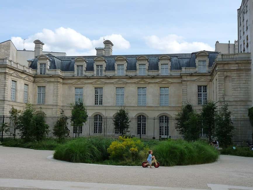 Paris: Jewish Marais District Walking Tour - The Shoah Memorial loop and the Deportation Martyrs finish: a serious ending done right
