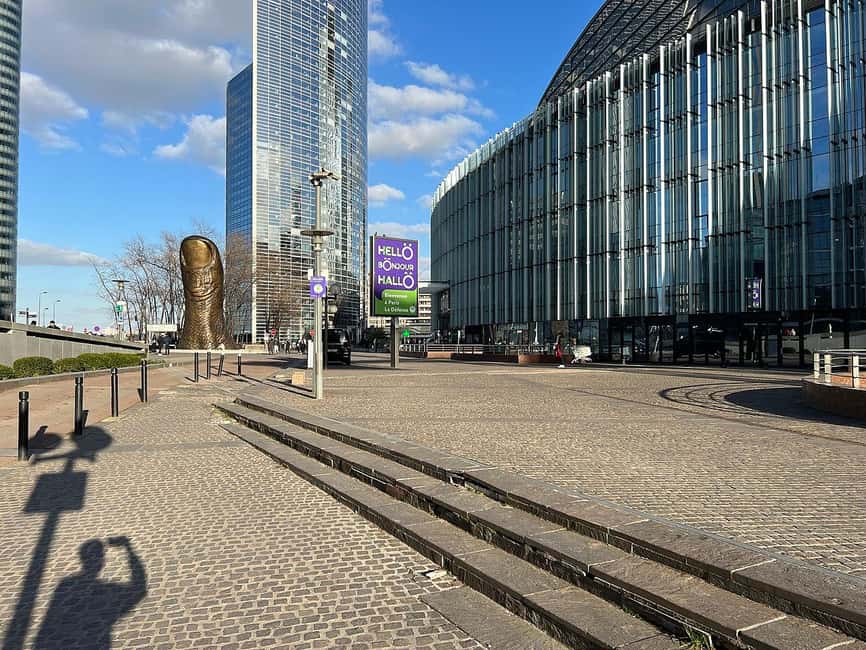 Paris: La Défense Modern District Walking Tour - Walking through modern sculpture, squares, and office towers