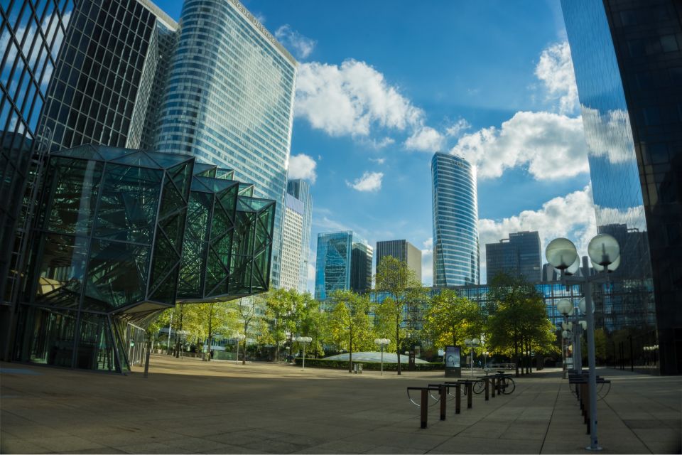Paris: La Défense Private Guided Tour - The Esplanade walk: modern space you can feel in your feet
