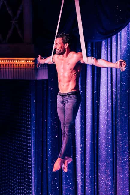 Paris: La Nouvelle Eve Cabaret Show with Champagne - Key things to know before you go