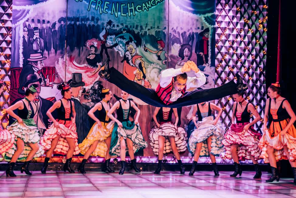 Paris: La Nouvelle Eve Cabaret Show with Champagne - La Nouvelle Eve in Montmartre: the room you’ll remember