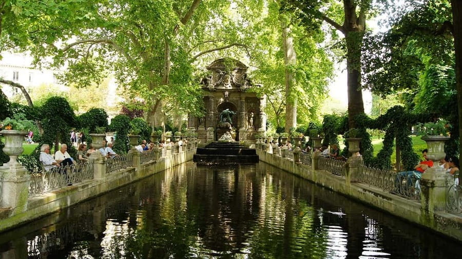 Paris: Latin Quarter Walking Tour with Local Guide - Shakespeare and Company: literature as a place you can visit
