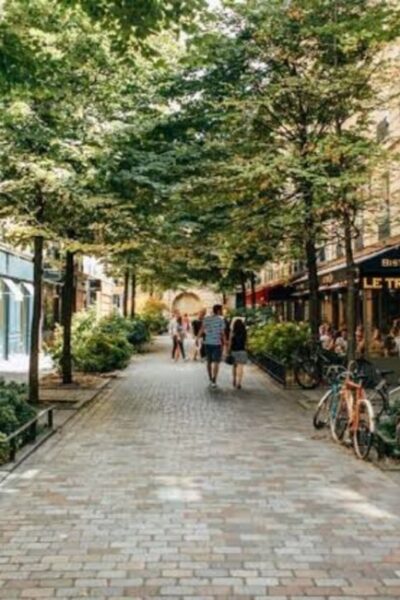 Paris: Le Marais District Guided Walking Tour - Meeting Outside Quick and Getting Your Timing Right