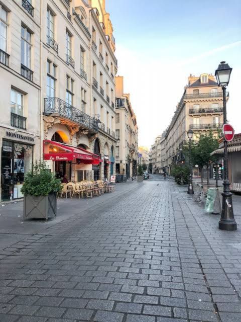 Paris: Le Marais District Guided Walking Tour - Maison de Victor Hugo: When a Person Becomes a Landmark