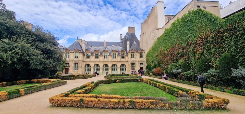Paris Le Marais Walking Tour: Small Group Experience - Price and value: what $64 buys you in real time