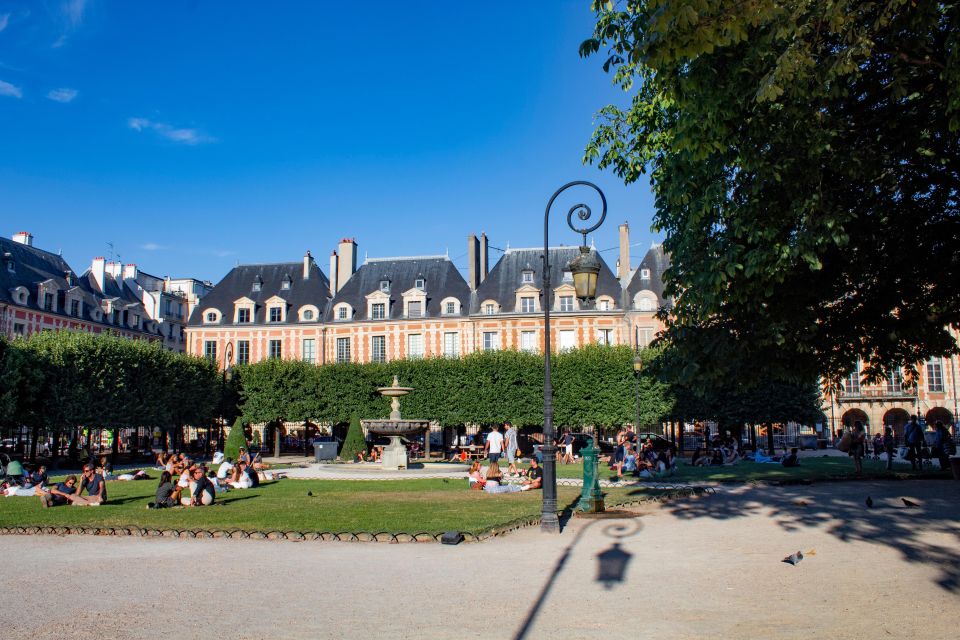 Paris Le Marais Walking Tour: Small Group Experience - Hôtel de Sens: a quick look that sets the tone