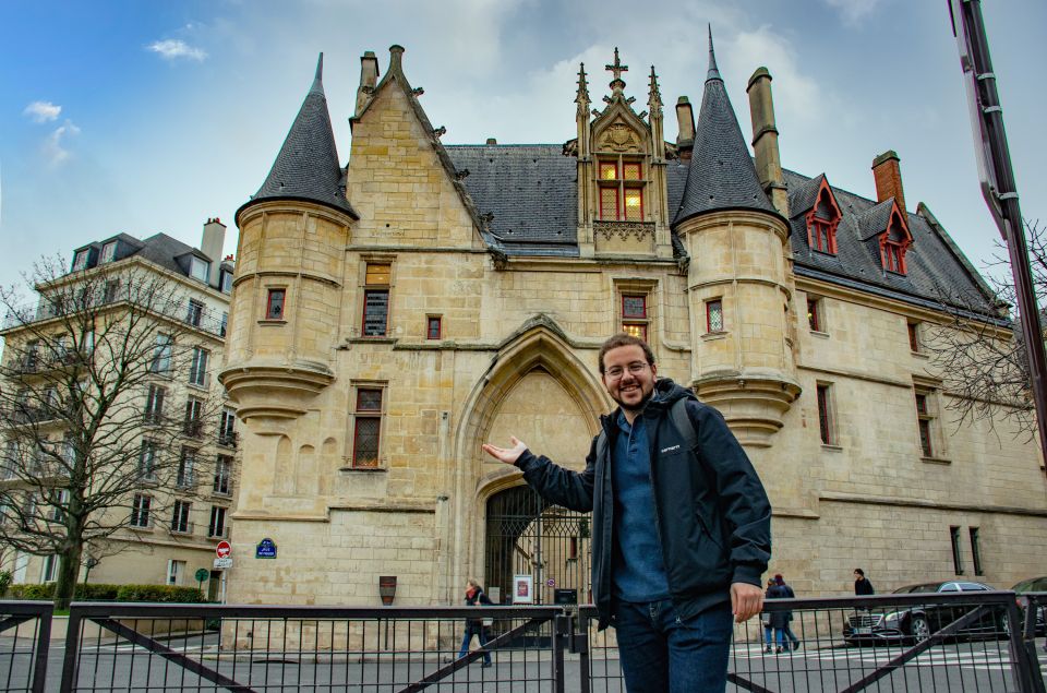 Paris Le Marais Walking Tour: Small Group Experience - Place des Vosges and Hôtel de Sully: 1600s Paris in motion