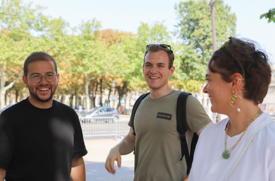 Paris Le Marais Walking Tour: Small Group Experience - Le Village Saint-Paul and Hôtel de Ville: seeing how the neighborhood ends (and changes)