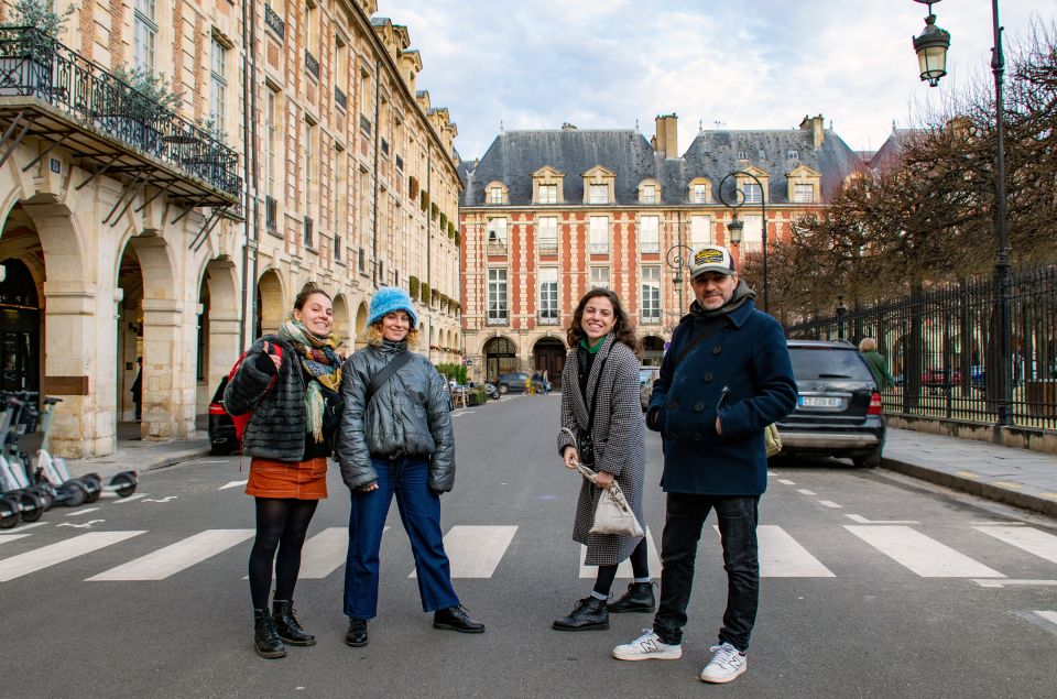 Paris Le Marais Walking Tour: Small Group Experience - The guide effect: small group chats that make the history stick