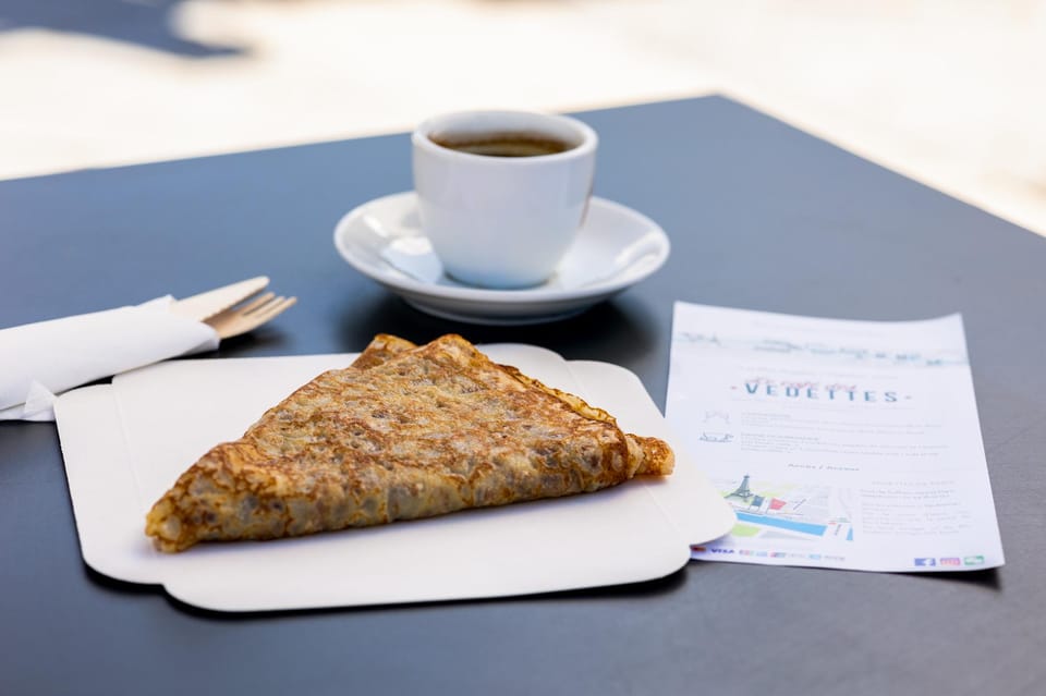 Paris: Live Guided Cruise with Crepe and Soft Drink - The 1-Hour Route: From Grand Palais to Notre-Dame and Beyond