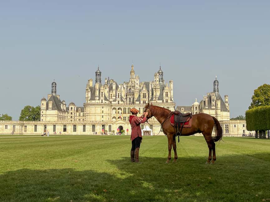 Paris: Loire Valley Castles Tour with Wine Tasting - Château de Chenonceau: the first stop that sets the mood