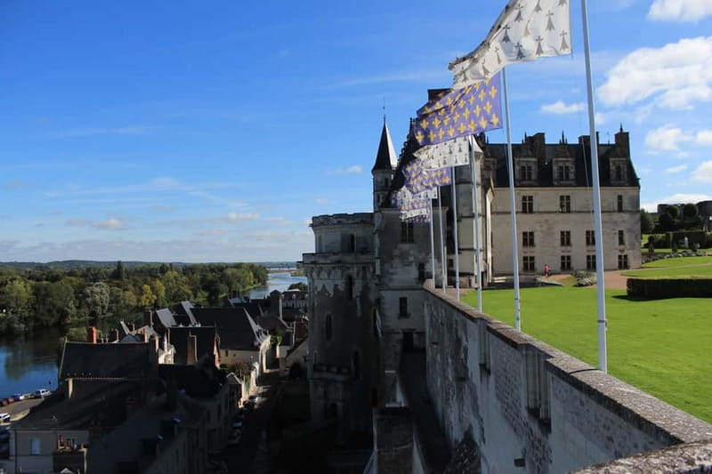 Paris: Loire Valley Castles Tour with Wine Tasting - What’s included (and the few things you’ll pay for)