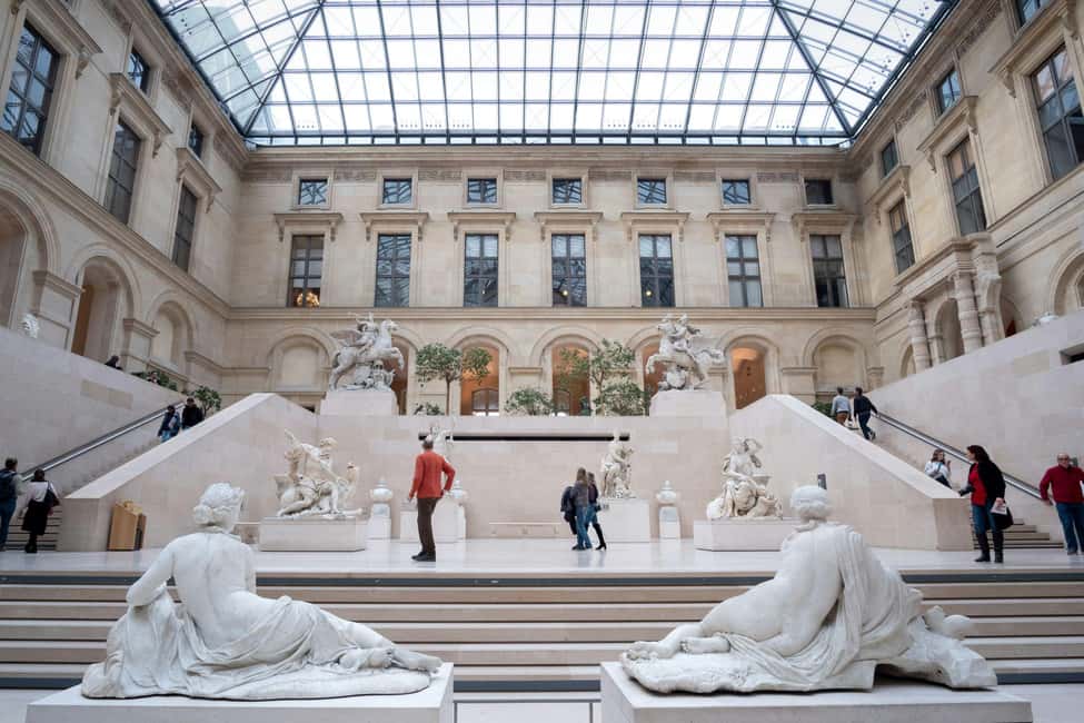 Paris: Louvre Museum Fast Entry and Hop-On Hop-Off Bus Tour - Hop-on Hop-off bus: using Paris sightseeing like a choose-your-own-day