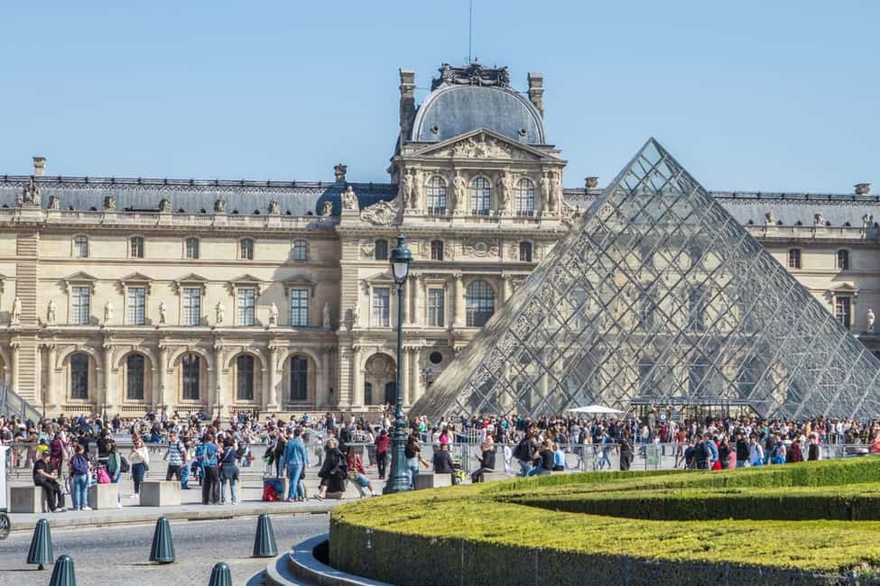 Paris: Louvre Museum Fast Entry and Hop-On Hop-Off Bus Tour - Route highlights: what each stop is good for