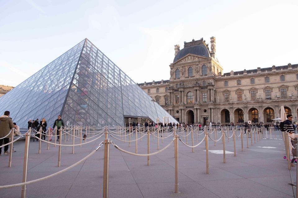 Paris: Louvre Museum Mona Lisa First Viewing Semi-Private - Meeting at the Louvre Pyramid: what you’ll see and where to stand