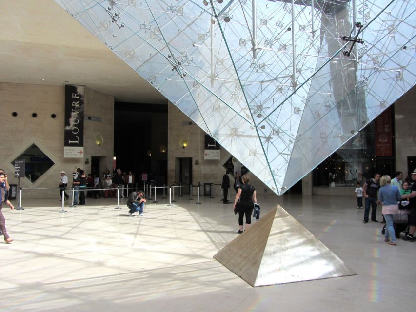 Paris: Louvre Museum Skip-The-Line Tour - Meeting point: Arc de Triomphe du Carrousel and your red tote guide