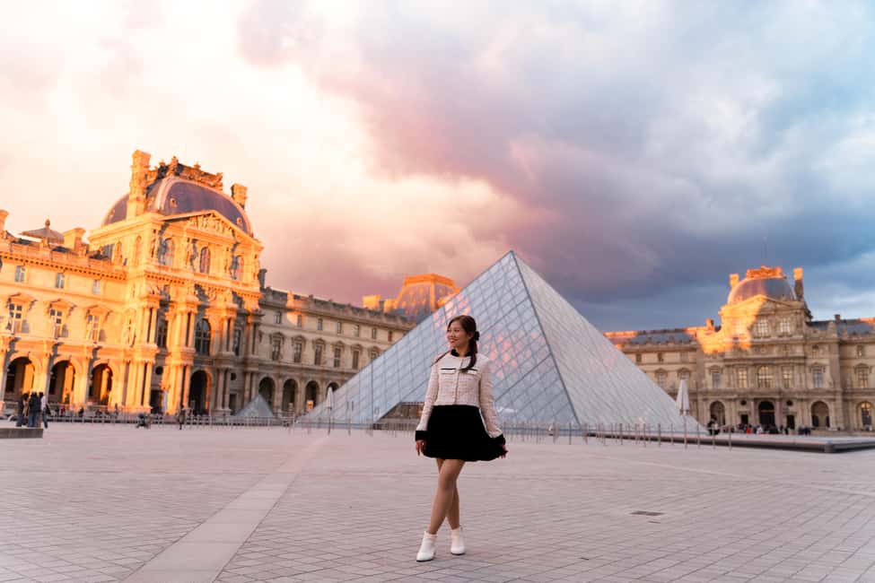 Paris: Louvre photoshoot or Seine bridges Eiffel Tower walk - Price and Value: $53 Per Group Up to 5