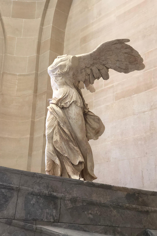 Paris Louvre : Private Treasure Hunt for Families or groups - La Joconde (Mona Lisa): the clue stop that sets the tone