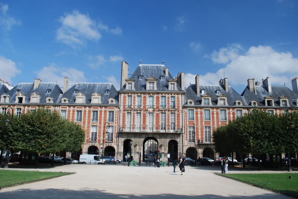Paris Marais Quarter 2-Hour Private Walking Tour - Les Halles to Fontaine des Innocents: reading Paris through public space