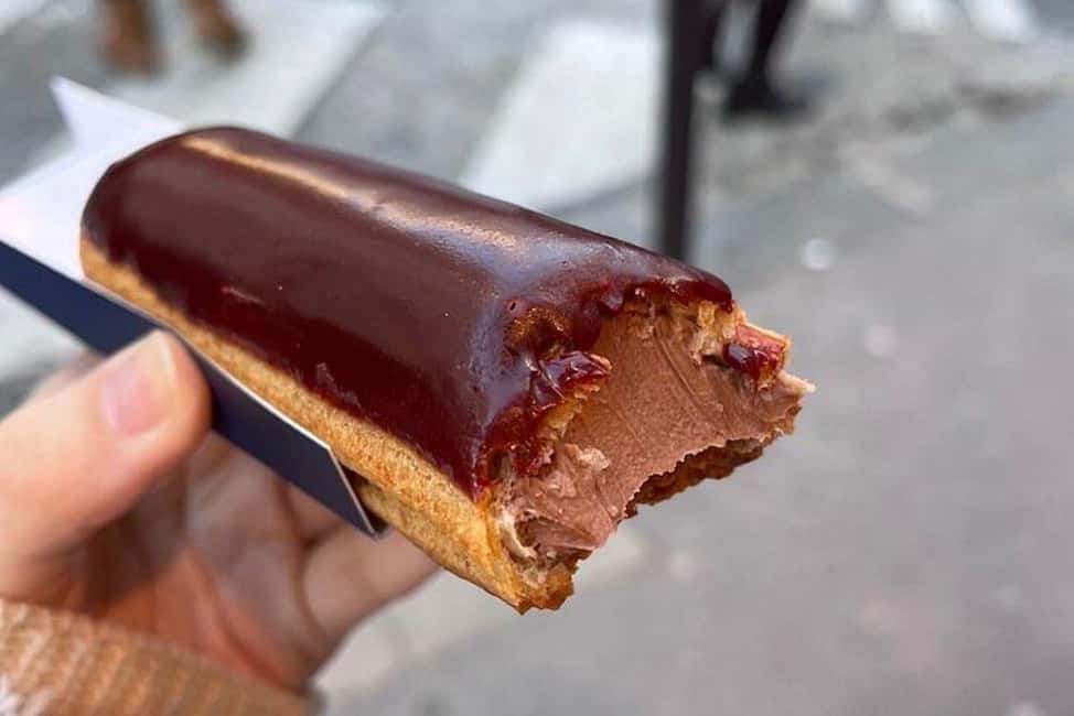 Paris: Montmartre Chocolate and Pastry Walking Tour - Aux Merveilleux de Fred and the Merveilleux that rewrites meringue