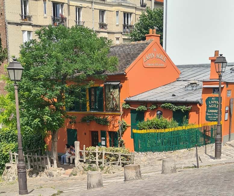 Paris: Montmartre Drawing tour with a local artist - Walking the Montmartre route: vineyards, Sacré-Cœur views, and artist hangouts