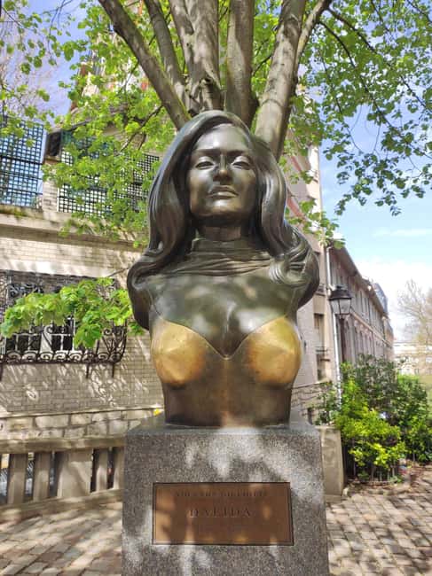 Paris : Montmartre highlights walking tour - Place du Tertre: painters, pace, and the square’s real texture