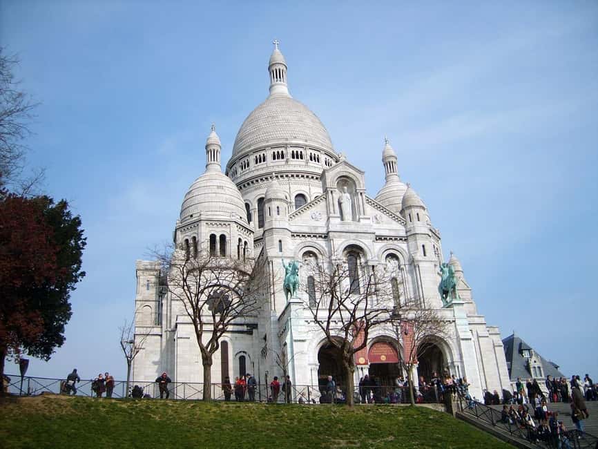 Paris : Montmartre highlights walking tour - Sacré-Cœur finish: viewpoints that make the climb worth it
