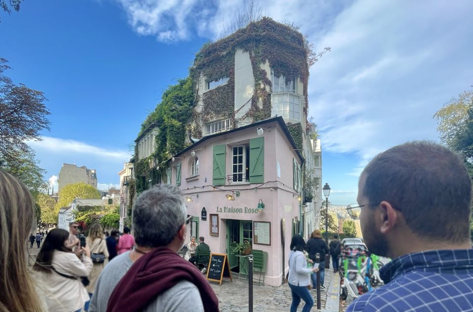 Paris Montmartre Highlights Walking Tour - Small Group - Sacré-Cœur from the outside: viewpoint payoff and a clean ending