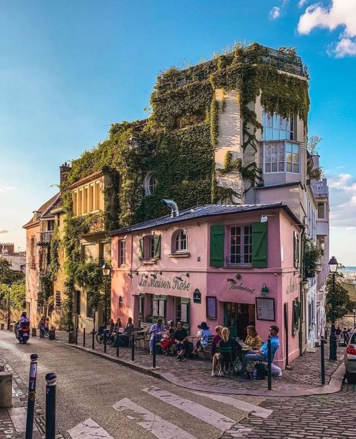 Paris: Montmartre Hill & Sacré-Cœur Guided Walking Tour - Why Montmartre plus Sacré-Cœur is a smart use of 2 hours