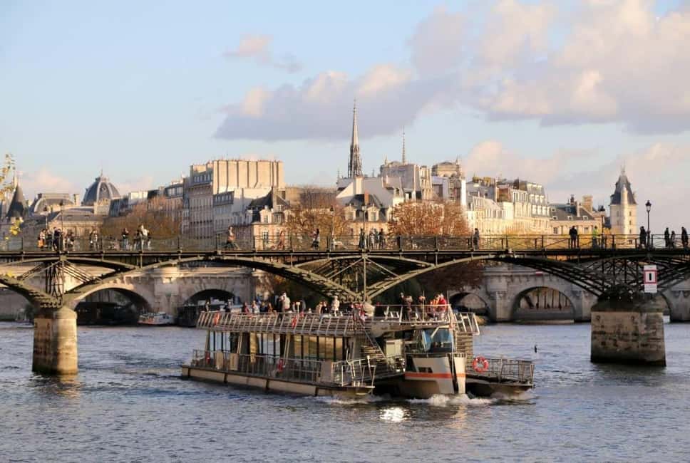 Paris: Montmartre Private Guided Tour & River Cruise Option - Vineyards of Monmartre and the “creative” streets between landmarks