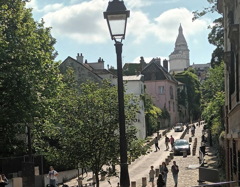 Paris: Montmartre Private Guided Tour & River Cruise Option - The Wall of Love and the Moulin Rouge finish