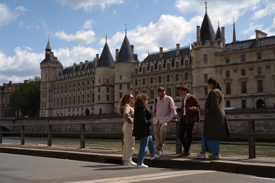 Paris Mysterious and Dark Stories Walking Tour - Small Group - What this dark-stories walk is really like (2 hours, one small group)