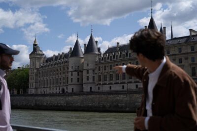 Paris Mysterious and Dark Stories Walking Tour - Small Group - Meeting at The French Bastards: start with the right energy