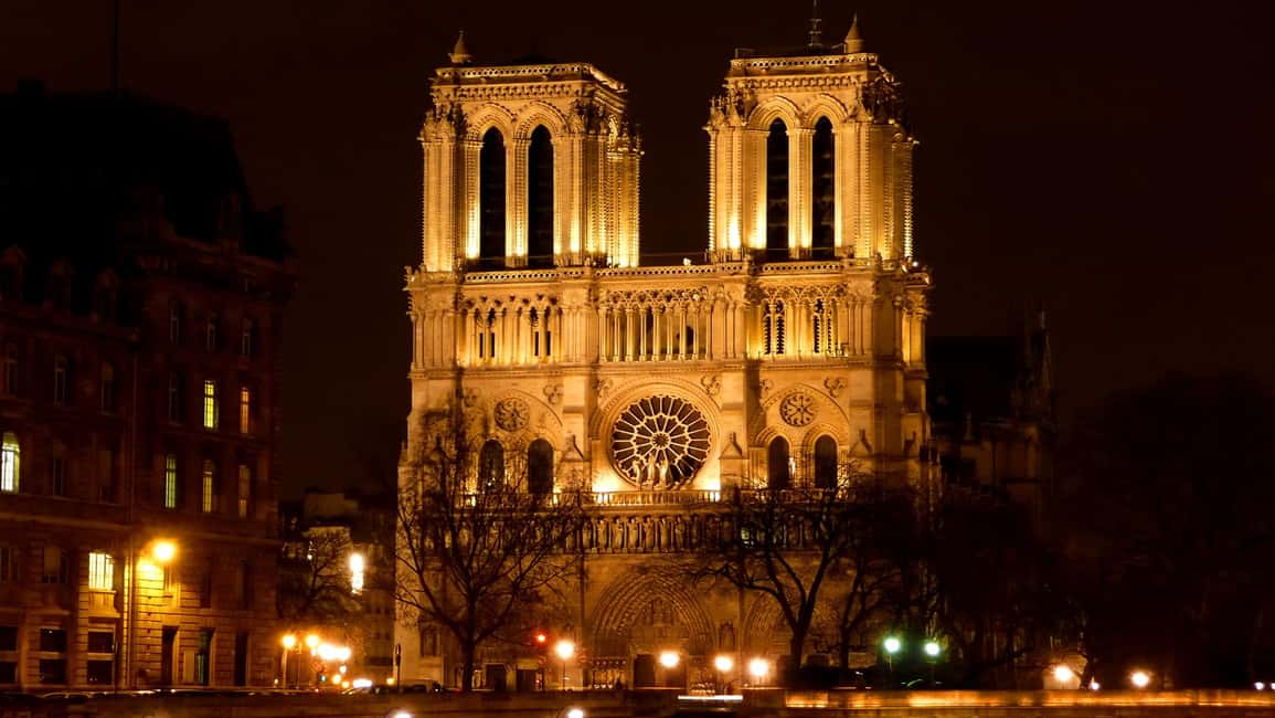 Paris: Night City Tour in a van for up to 7 people - Night Paris From a 7-Seat Van: The Practical Perk