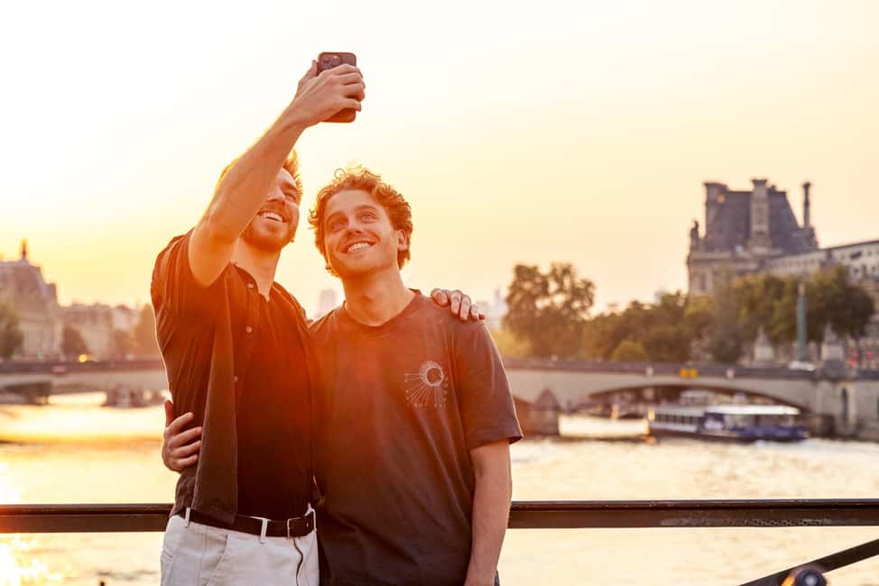 Paris: Night Small-Group Bike Tour and Boat Cruise - École-Militaire and the Tomb of Napoleon: Paris Beyond the Postcard