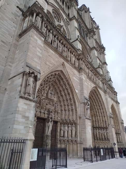 Paris: Notre Dame Cathedral Guided Tour of the Neighborhood - Notre-Dame district on foot: why this tour works
