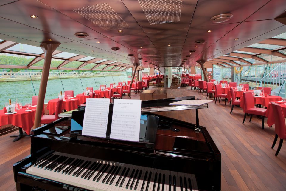 Paris : NYE Special Diner Cruise on the Seine River - The Eiffel Tower Light Moment: Timing Is the Whole Game