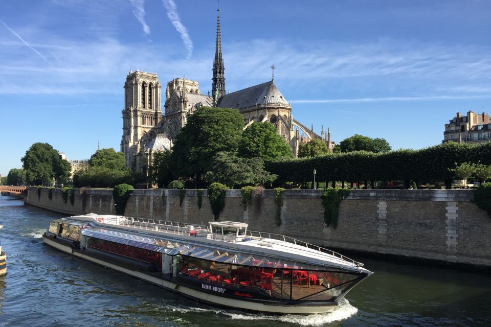 Paris : NYE Special Diner Cruise on the Seine River - Who Should Book This NYE Cruise (and Who Might Be Happier Elsewhere)