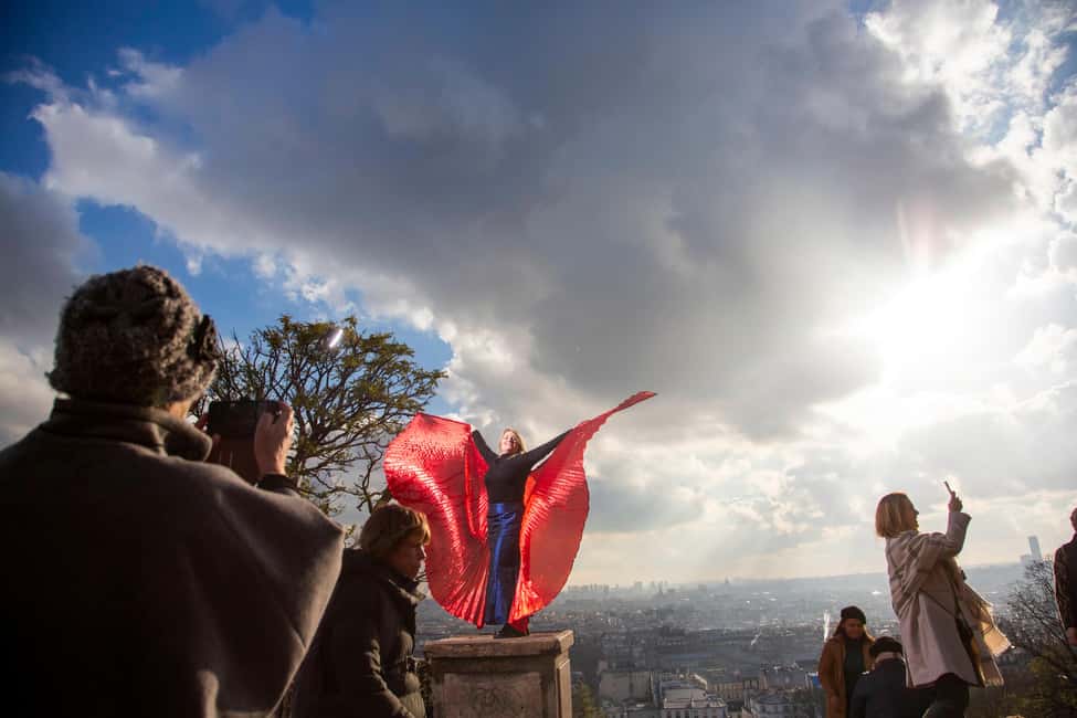 Paris: Opera Singer Guide in Montmartre - Meet Veronica Antonelli and the Republic of Montmartre