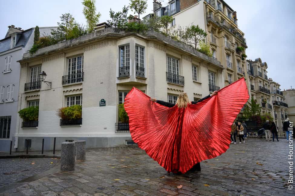 Paris: Opera Singer Guide in Montmartre - VIP Montmartre Enchanté and the Clos-Montmartre Wine Finale