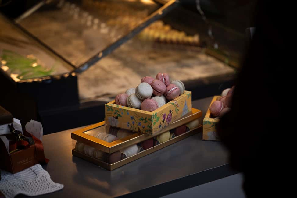 Paris : Pastries and Tragedies, The sweet tour of Montmartre - The Pastry Stops: How the Tastings Improve the Tour