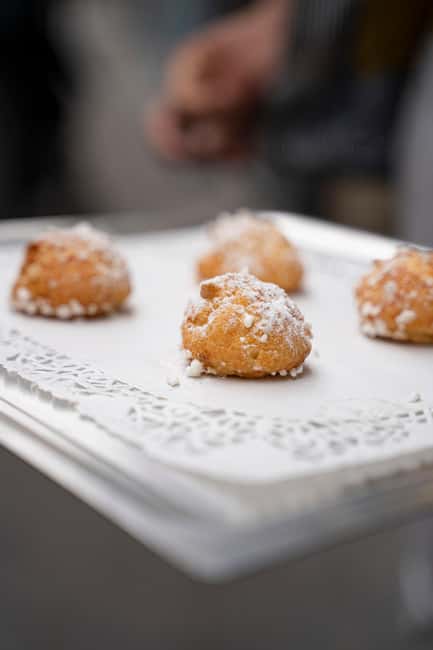 Paris : Pastries and Tragedies, The sweet tour of Montmartre - Safety, Pickpockets, and Smart Packing