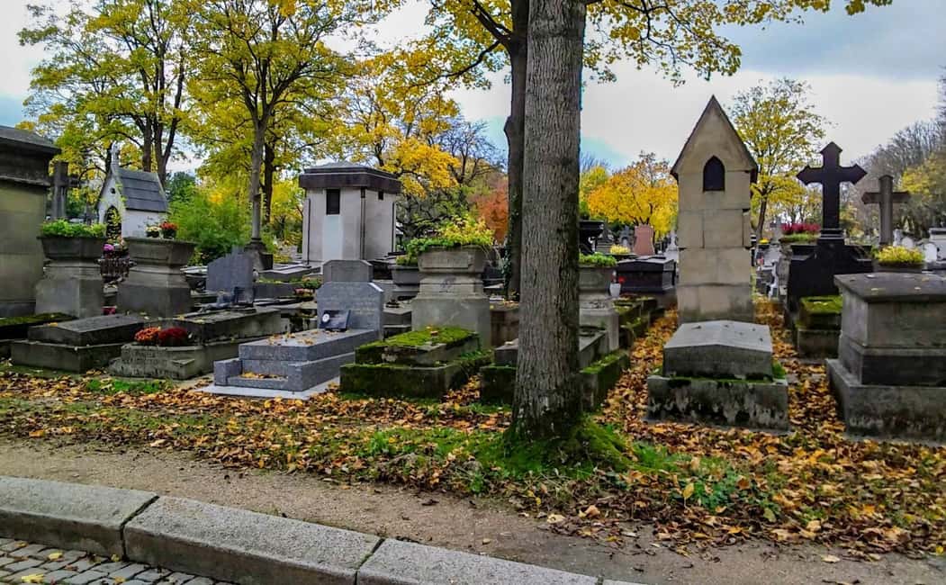 Paris: Père Lachaise Cemetery Visit with Seine River Cruise - Père Lachaise at your pace: audio guide, rules, and timing